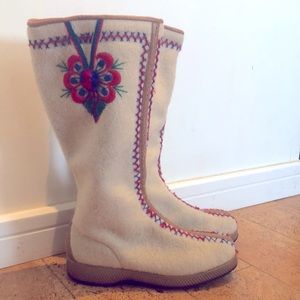 Embroidered Nordic boots